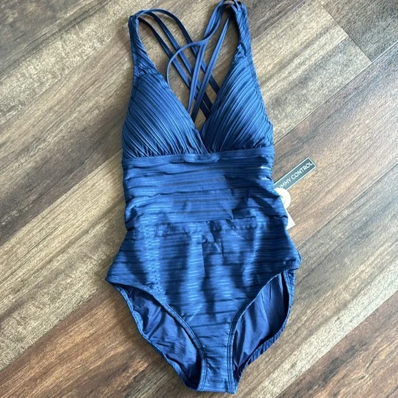 La Blanca Cross Back One-Piece Swimsuit, NWT - Picture 3 of 6